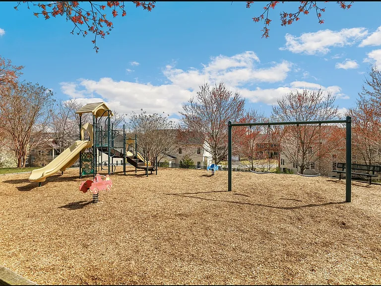 208 Bottsford Ave — Photo 49