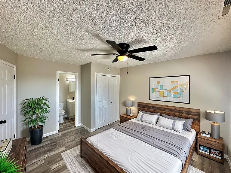 311 University Dr. — Photo 30