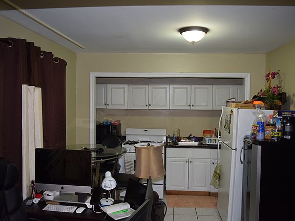 2nd image of 627 Columbia St