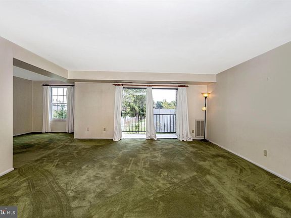 4th image of 804 Quince Orchard Blvd #10