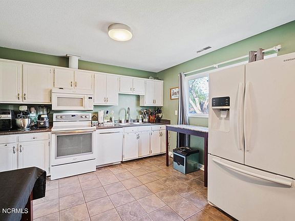 4th image of 319 Dale Dr