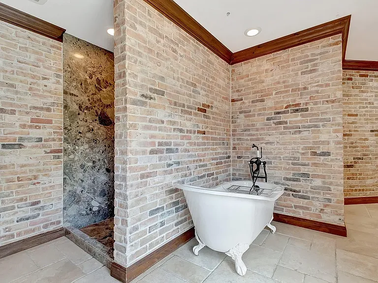7415 Woodland Creek Ln — Photo 16