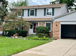 521 Rolling Green Cir N, Rochester Hills, MI 48309