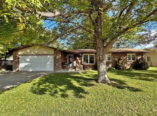 2521 Cedarberry Rd, North Platte, NE 69101