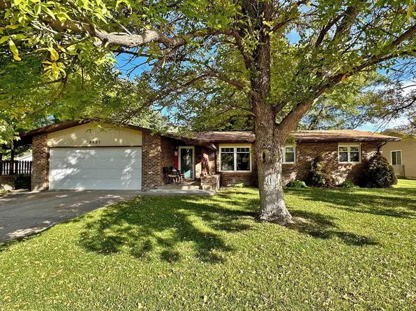 2521 Cedarberry Rd, North Platte, NE 69101