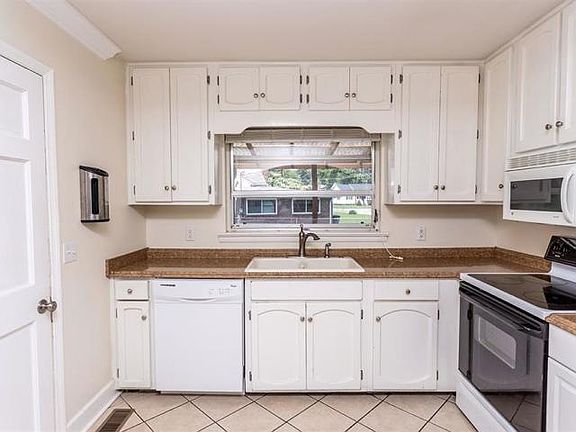 4th image of 715 Maryland Cir Unit 11