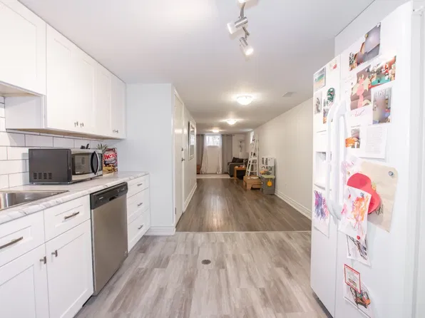 3 Winston Rd, Saint Catharines, ON L2M 4R1