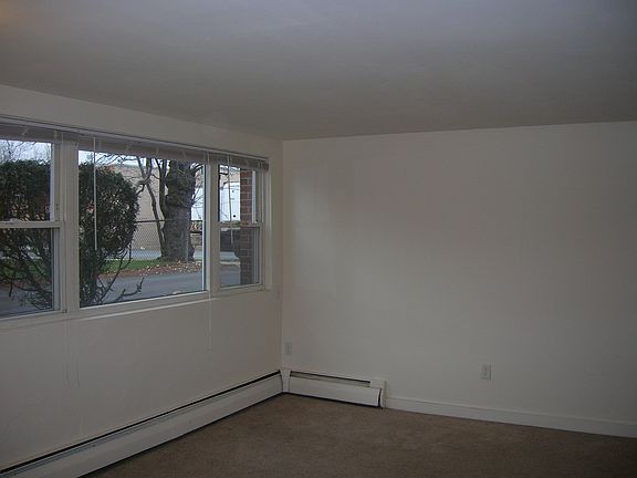 3rd image of 90 Myrtle St APT 1