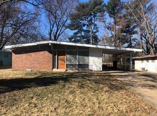 385 Countryside Dr, Florissant, MO 63033