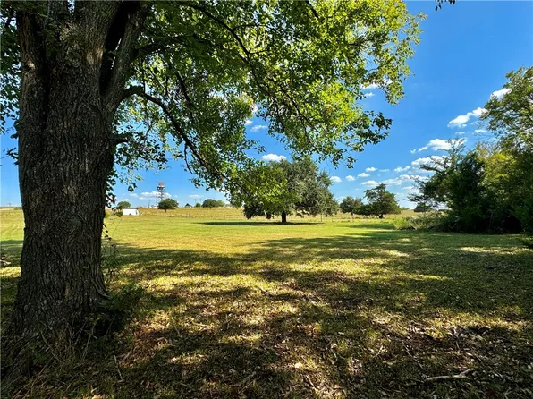 4975 Old Independence Rd, Brenham, TX 77833