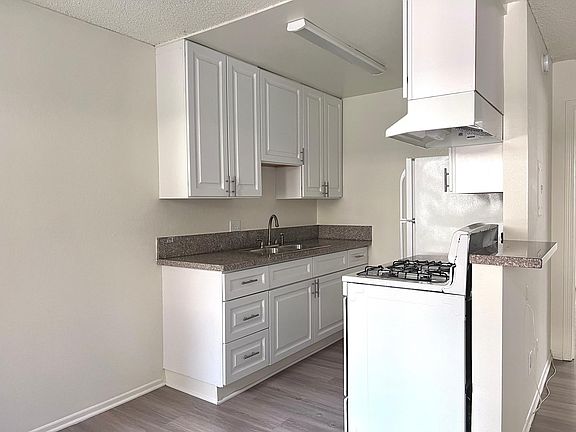 4th image of 16765 Sherman Way #3