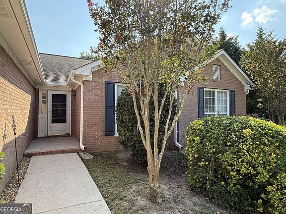 2nd image of 3267 Summit Glen Dr