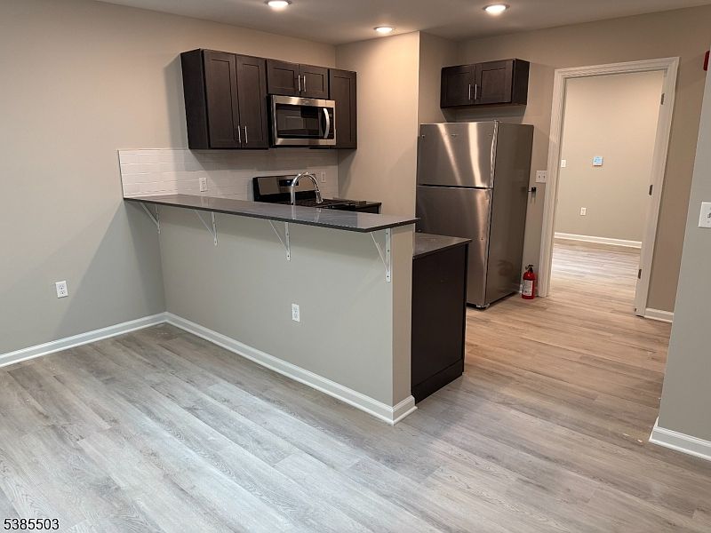 2nd image of 10 E Washington Ave #302