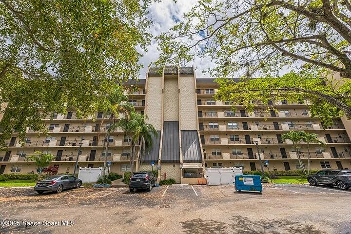 3300 W Rolling Hills Circle #203