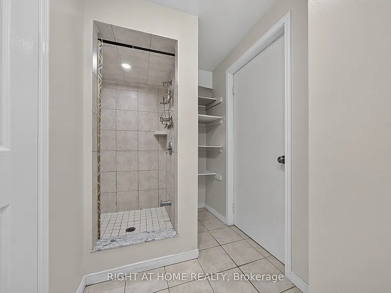2085 Golden Briar Trl #2083 — Photo 9