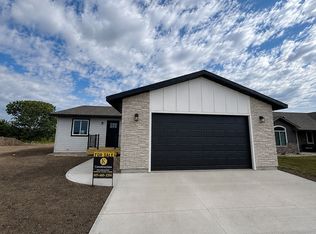 1704 W 26th St, Yankton, SD 57078