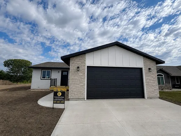 1704 W 26th St, Yankton, SD 57078