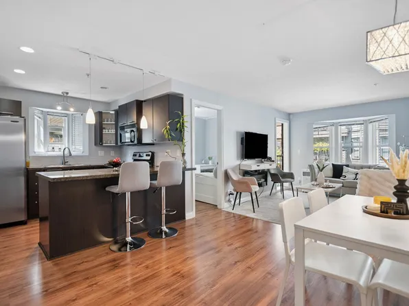 5454 198th St #211, Langley, BC V3A 1G2