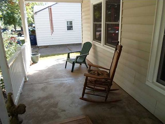 3rd image of 607 S Central Ave