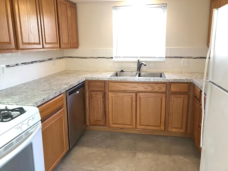 1301 W Lake Lansing Rd — Photo 6