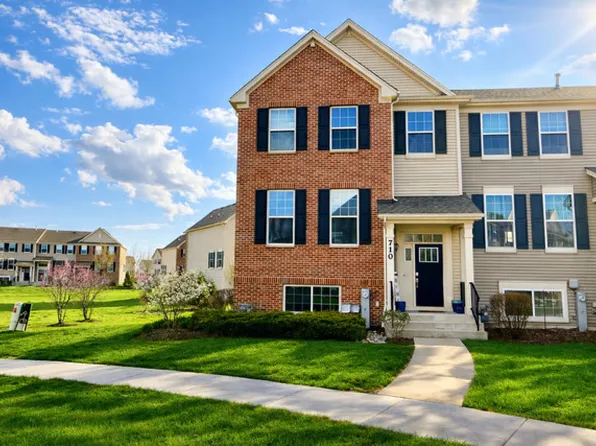 710 Springside Ct, Oswego, IL 60543