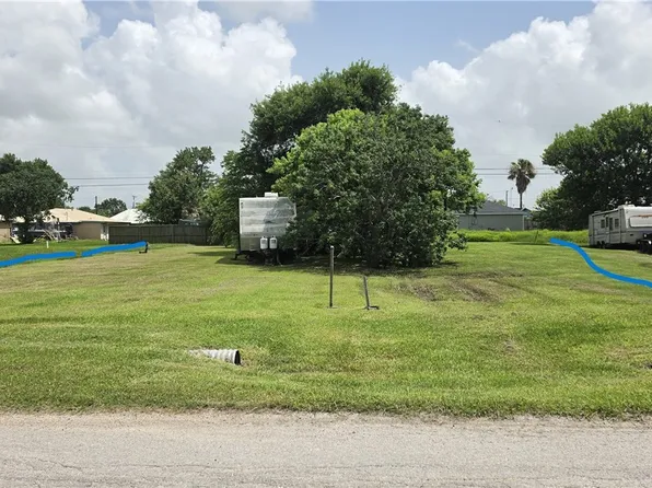 711-717 W Broadway Ave, Seadrift, TX 77983