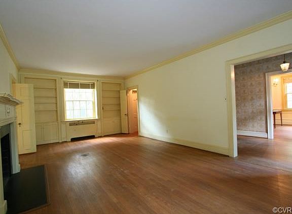 5th image of 302 Oak Ln