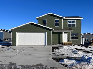 128 27th St, Watertown, SD 57201