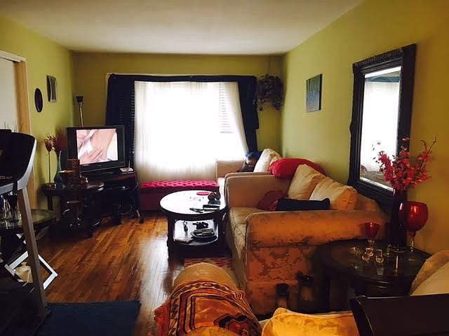 Living room with Wooden floor