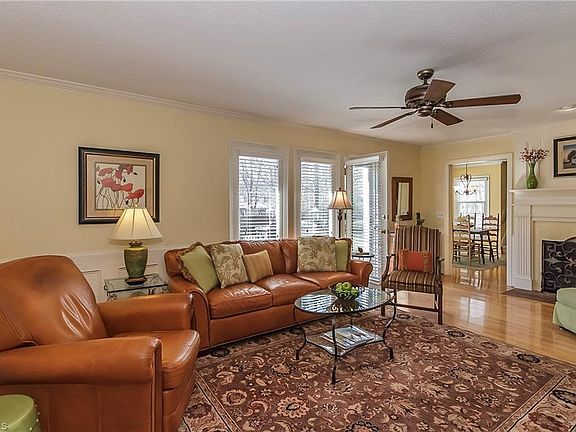 4th image of 211 Travis Ln