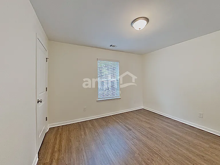 55 Landsdown Xing — Photo 14