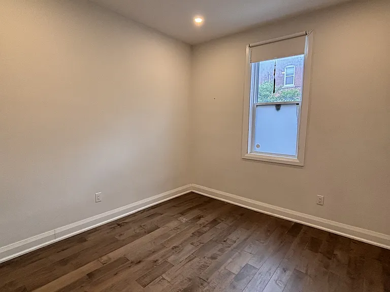 82 Eccles St #2 — Photo 3