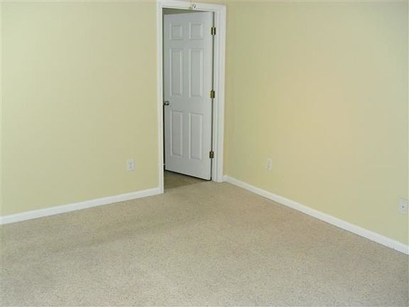 3rd image of 138 Lincoln Dr #A