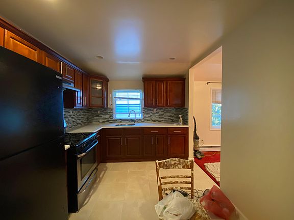 2nd image of 10527 Princeton St Floor 2