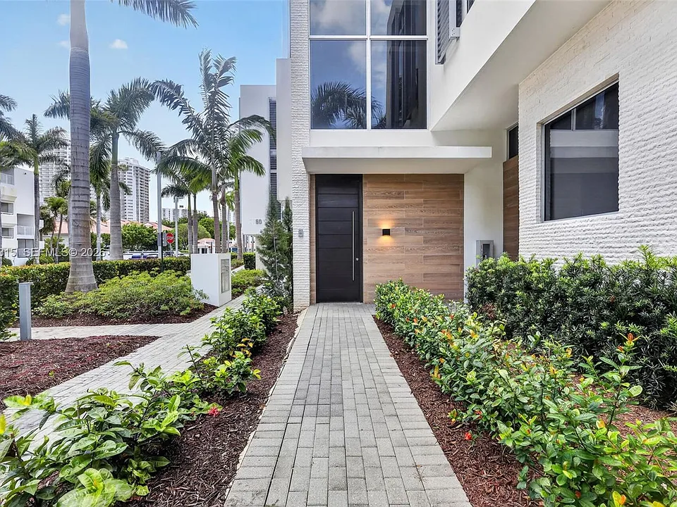 3750 Yacht Club Dr #Townhouse 5