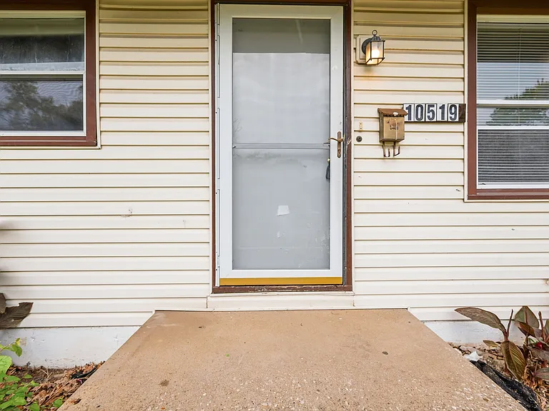 10519 Renfrew Dr — Photo 5