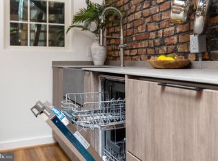 7 Pomander Walk NW #7, Washington, DC 20007