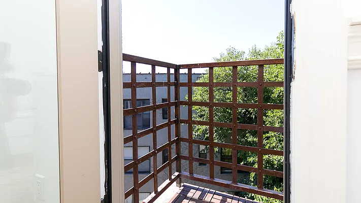 Rented by Nooklyn NYC LLC | media 47