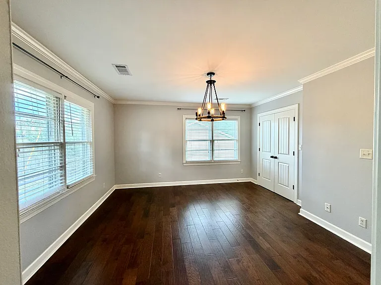 904 Lynn Cir — Photo 22