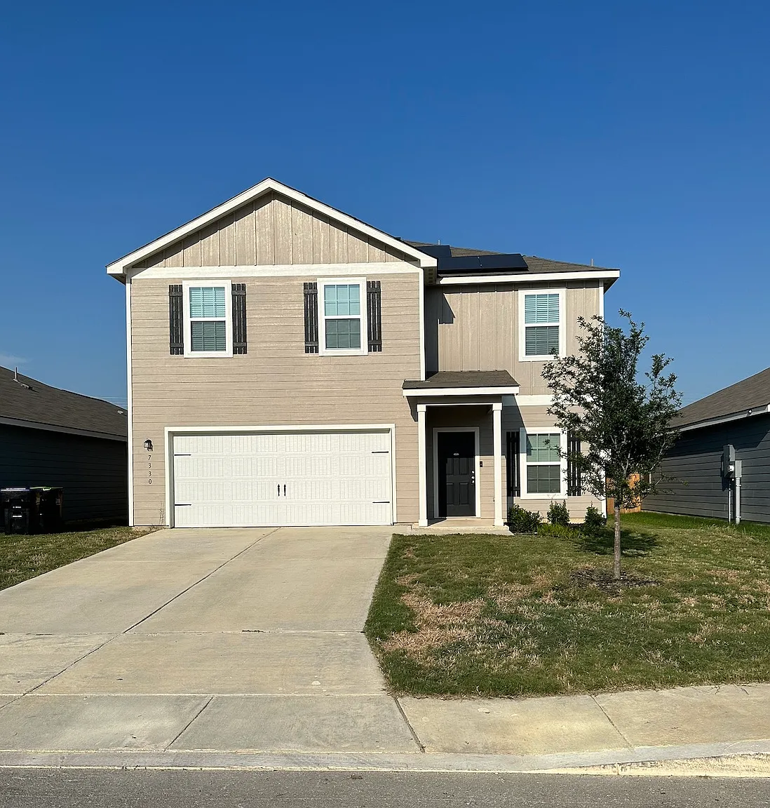 4 bed, 2.5 bath, 2205 sqft, $1,900 — Photo 1