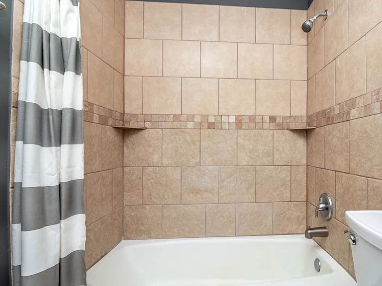 197 Uteg St #201A — Photo 17