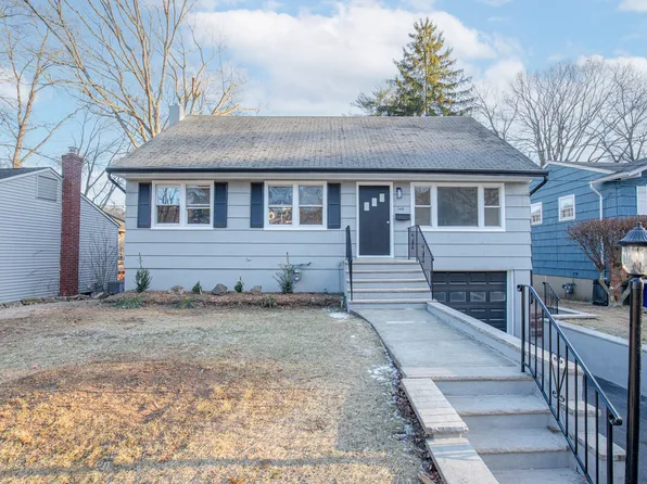 143 Lakeshore Dr, Oakland, NJ 07436