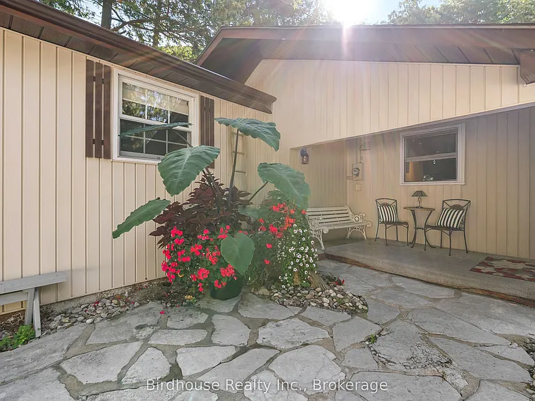 99 Riverside Dr — Photo 16