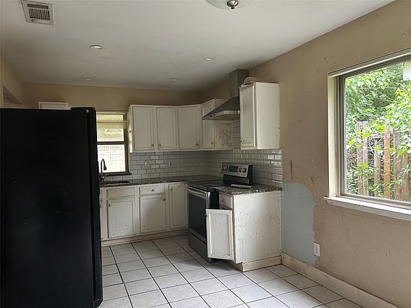 4th image of 4829 Wildbriar Dr