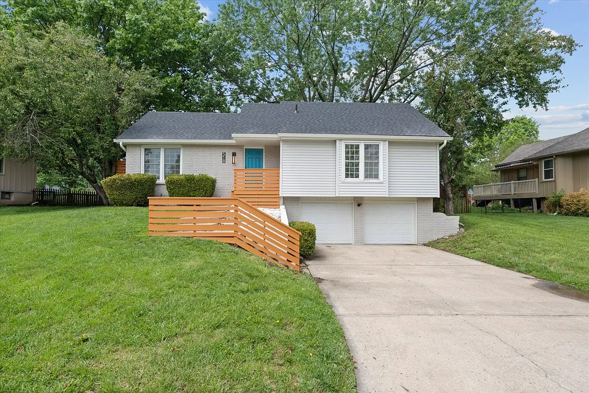 3 bed, 2.5 bath, 2526 sqft, $2,799 — Photo 1