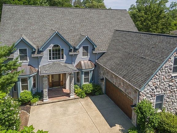 2nd image of 400 Lois Ln
