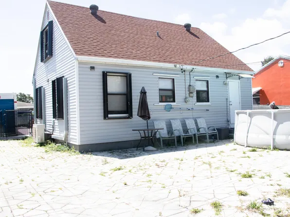 118 W 37th Street, Riviera Beach, FL 33404