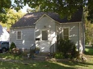 692 Stewart Ave, Elgin, IL 60120