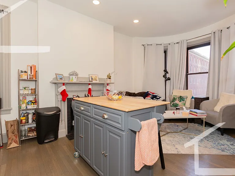 11 Belvidere St #14 — Photo 3