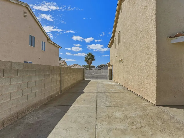 724 Picasso Picture Ct — Photo 38